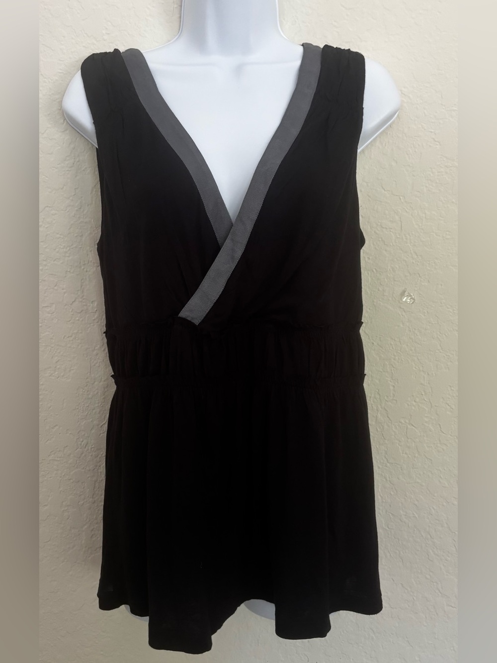 ANTHROPOLOGIE RIC RAC Sleeveless Black/Gray Top - Large